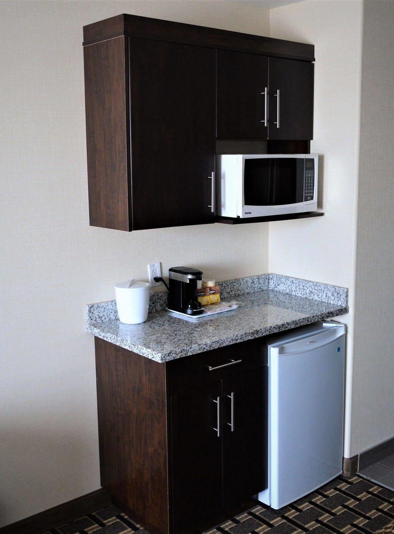 Sigma Inn & Suites Melville Extérieur photo