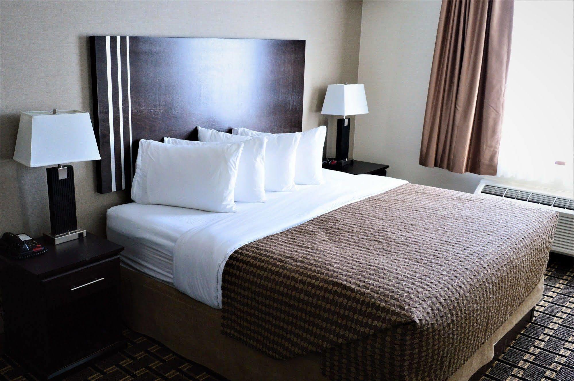 Sigma Inn & Suites Melville Extérieur photo